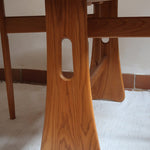 Table Ercol drop leaf en bois massif clair, plateau ovale à abattants, années 70.