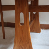 Table Ercol drop leaf en bois massif clair, plateau ovale à abattants, années 70.