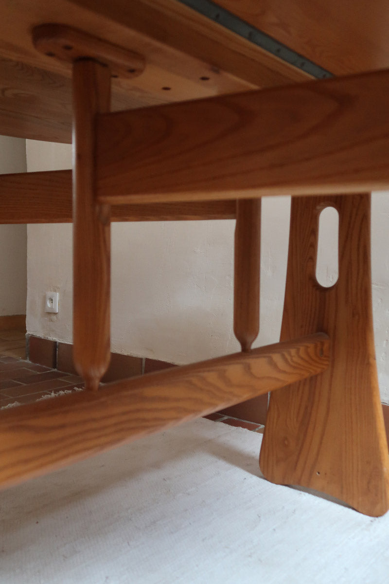 Table Ercol drop leaf en bois massif clair, plateau ovale à abattants, années 70.