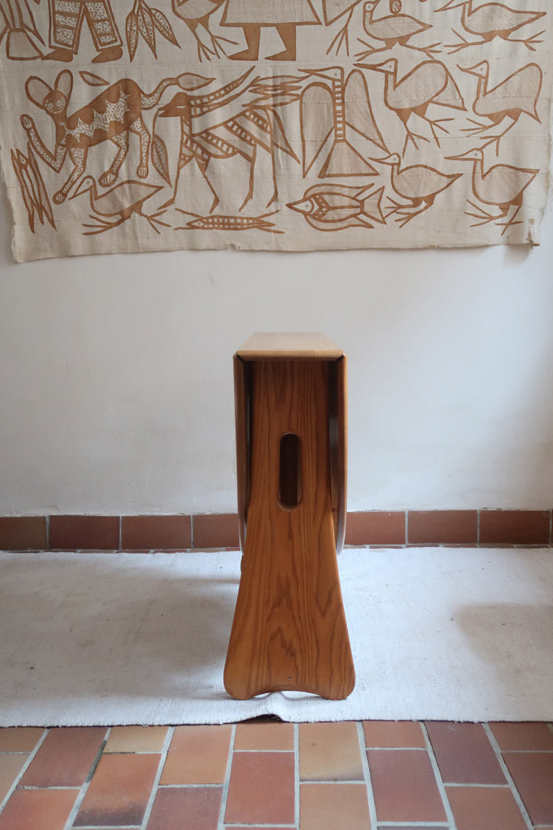 Table Ercol drop leaf en bois massif clair, plateau ovale à abattants, années 70.