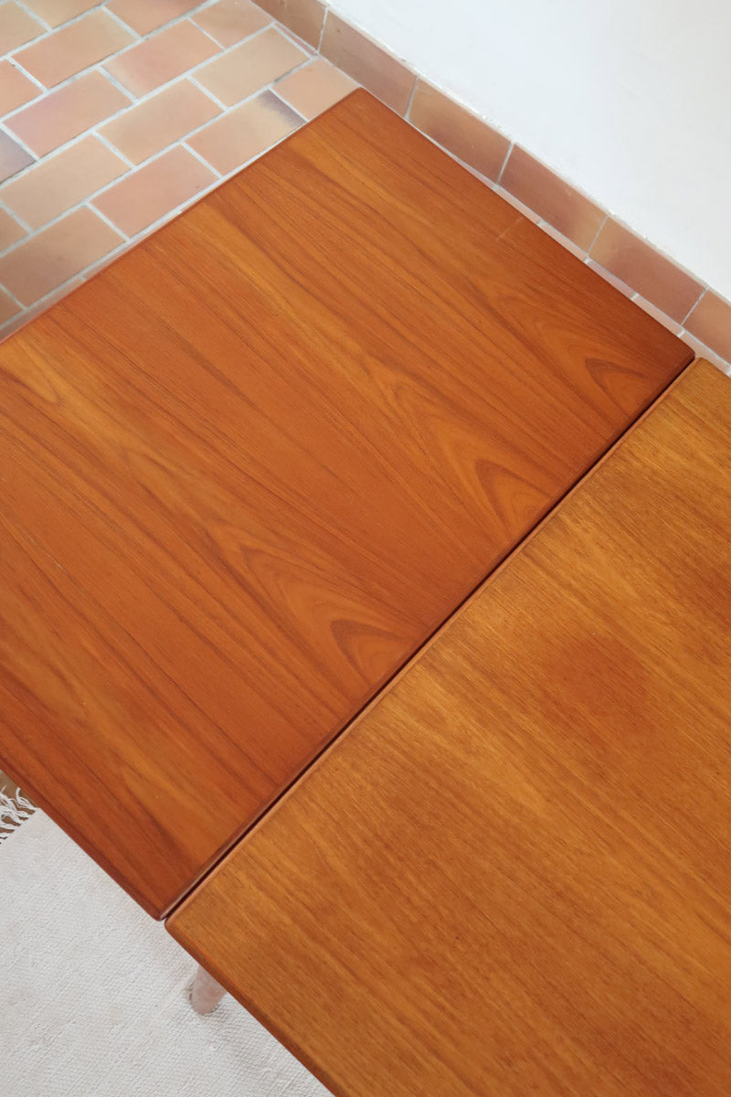 Table à manger extensible Farstrup en teck, design danois mid-century années 60, piètement bois massif et plateau rectangulaire