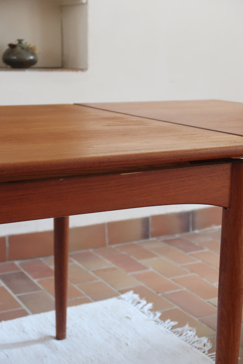 Table à manger extensible Farstrup en teck, design danois mid-century années 60, piètement bois massif et plateau rectangulaire