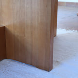 Table à manger extensible vintage en bois d'orme massif, Meubles Seltz, années 90, piétement à deux panneaux pleins en T reliés par une traverse basse, deux rallonges d'about passant de 160 à 250 cm, démontable