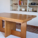 Table à manger extensible vintage en bois d'orme massif, Meubles Seltz, années 90, piétement à deux panneaux pleins en T reliés par une traverse basse, deux rallonges d'about passant de 160 à 250 cm, démontable