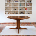 Table à manger ovale extensible en teck, design danois mid century années 60, piètement central et rallonges intégrées