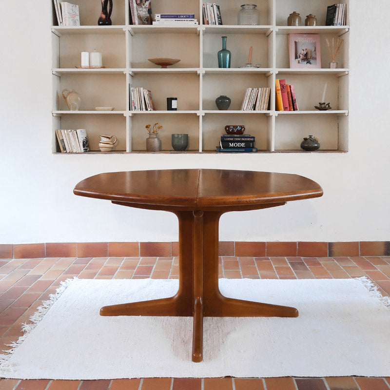 Table à manger ovale extensible en teck, design danois mid century années 60, piètement central et rallonges intégrées