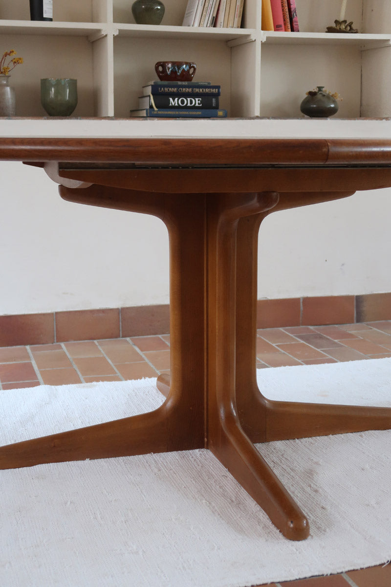 Table à manger ovale extensible en teck, design danois mid century années 60, piètement central et rallonges intégrées