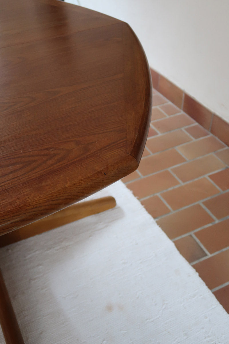 Table à manger ovale extensible en teck, design danois mid century années 60, piètement central et rallonges intégrées