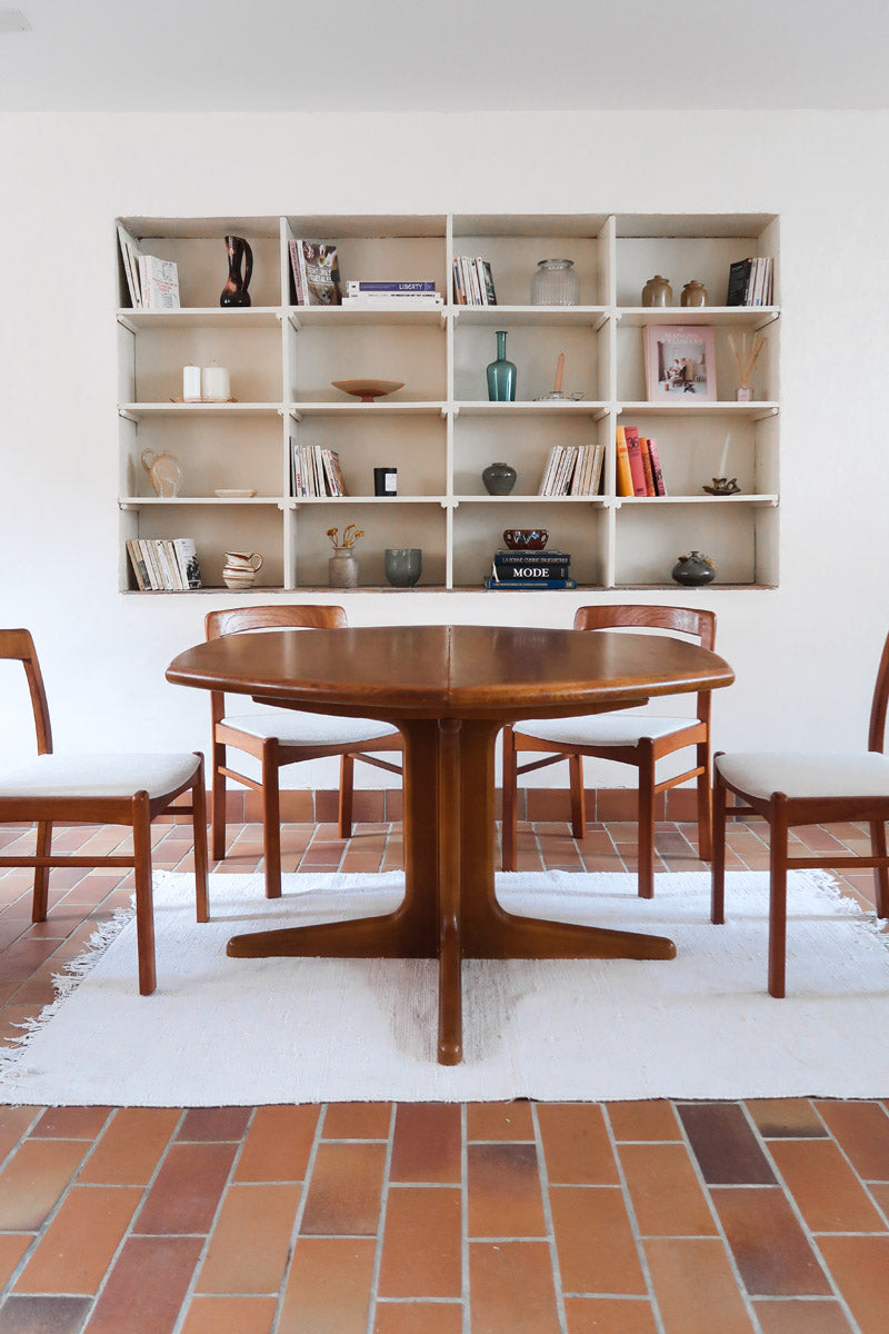 Table à manger ovale extensible en teck, design danois mid century années 60, piètement central et rallonges intégrées