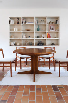Table à manger ovale extensible en teck, design danois mid century années 60, piètement central et rallonges intégrées