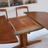 Table à manger ovale extensible en teck, design danois mid century années 60, piètement central et rallonges intégrées