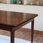 Table à manger scandinave extensible en palissandre, design danois mid-century des années 60, plateau en excellent état.
