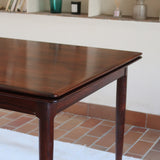 Table à manger scandinave extensible en palissandre, design danois mid-century des années 60, plateau en excellent état.