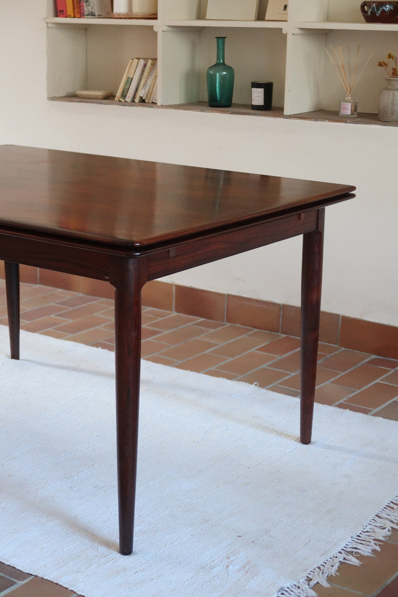 Table à manger scandinave extensible en palissandre, design danois mid-century des années 60, plateau en excellent état.