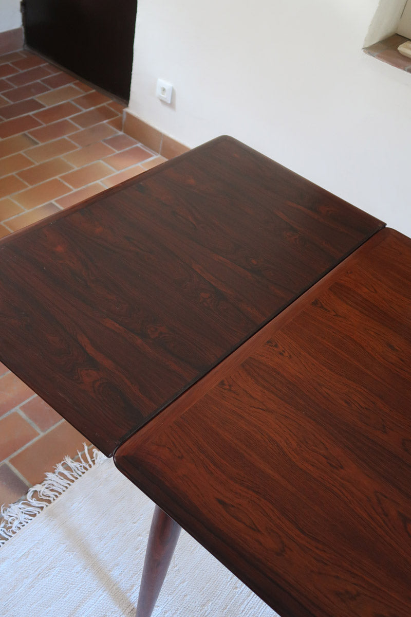 Table à manger scandinave extensible en palissandre, design danois mid-century des années 60, plateau en excellent état.