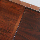 Table à manger scandinave extensible en palissandre, design danois mid-century des années 60, plateau en excellent état.