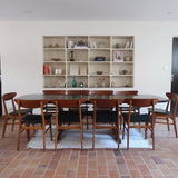 Table à manger Skovby en teck foncé avec plateau noir, piétement traîneau et deux rallonges, design danois des années 70.