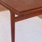 table à manger scandinave en teck massif extensible années 60 avec détails sculptés et rallonges intégrées