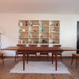 table à manger scandinave en teck massif extensible années 60 avec détails sculptés et rallonges intégrées