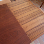 table à manger scandinave en teck massif extensible années 60 avec détails sculptés et rallonges intégrées