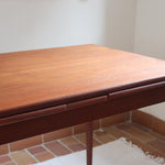 table à rallonges scandinave teck danemark années 60 petit format design nordique