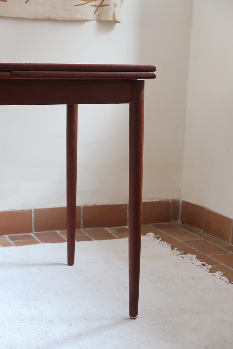 table à rallonges scandinave teck danemark années 60 petit format design nordique