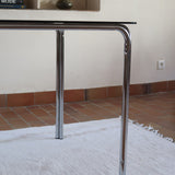 Table vintage en chrome tubulaire avec plateau carré en verre fumé, style années 70.