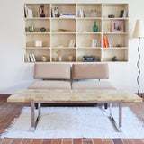 Table basse vintage années 70, plateau en onyx marqueté veiné miel, piétement plat en métal chromé, design italien