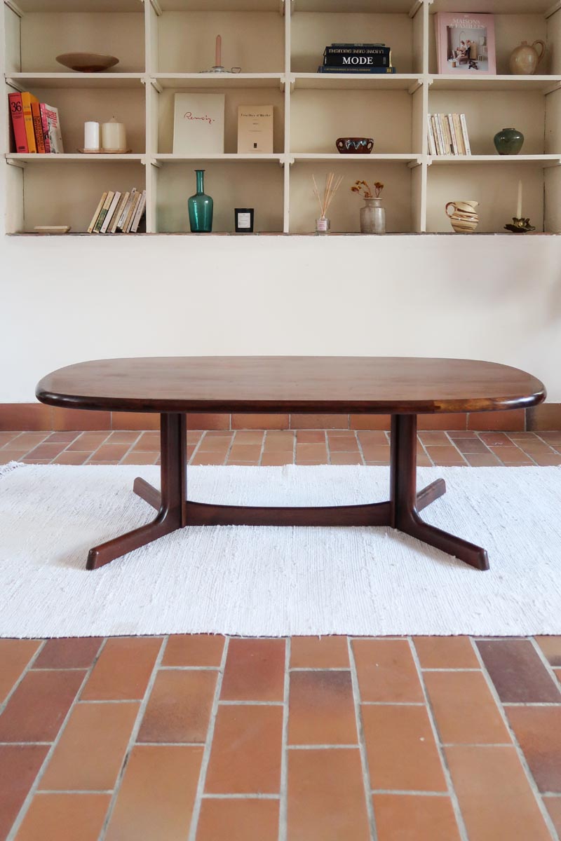 table basse scandinave ovale noyer foncé danemark années 60 design johannes andersen
