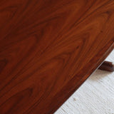 table basse scandinave ovale noyer foncé danemark années 60 design johannes andersen