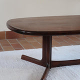 table basse scandinave ovale noyer foncé danemark années 60 design johannes andersen