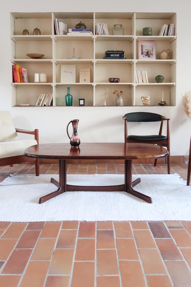 table basse scandinave ovale noyer foncé danemark années 60 design johannes andersen