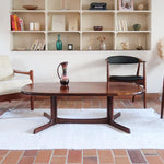 table basse scandinave ovale noyer foncé danemark années 60 design johannes andersen