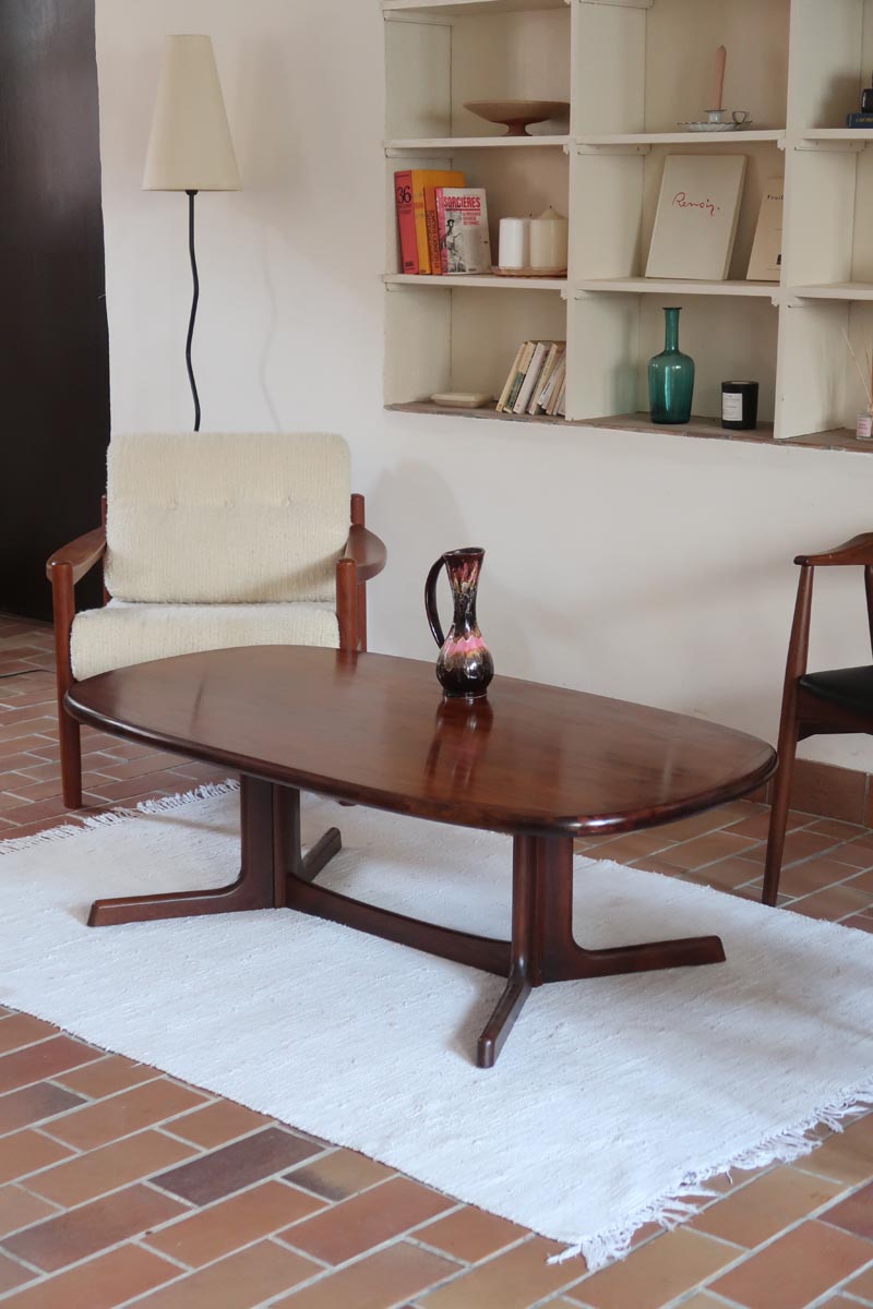 table basse scandinave ovale noyer foncé danemark années 60 design johannes andersen