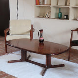 table basse scandinave ovale noyer foncé danemark années 60 design johannes andersen