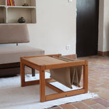 Table basse vintage en pin massif années 70, structure cubique chevillée, porte-revues en toile écrue suspendu sous le plateau, esprit Maison Regain