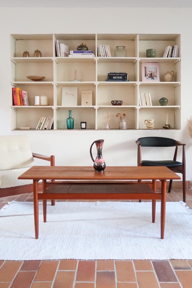 table basse scandinave en teck avec plateau bas repose magazines danemark années 60