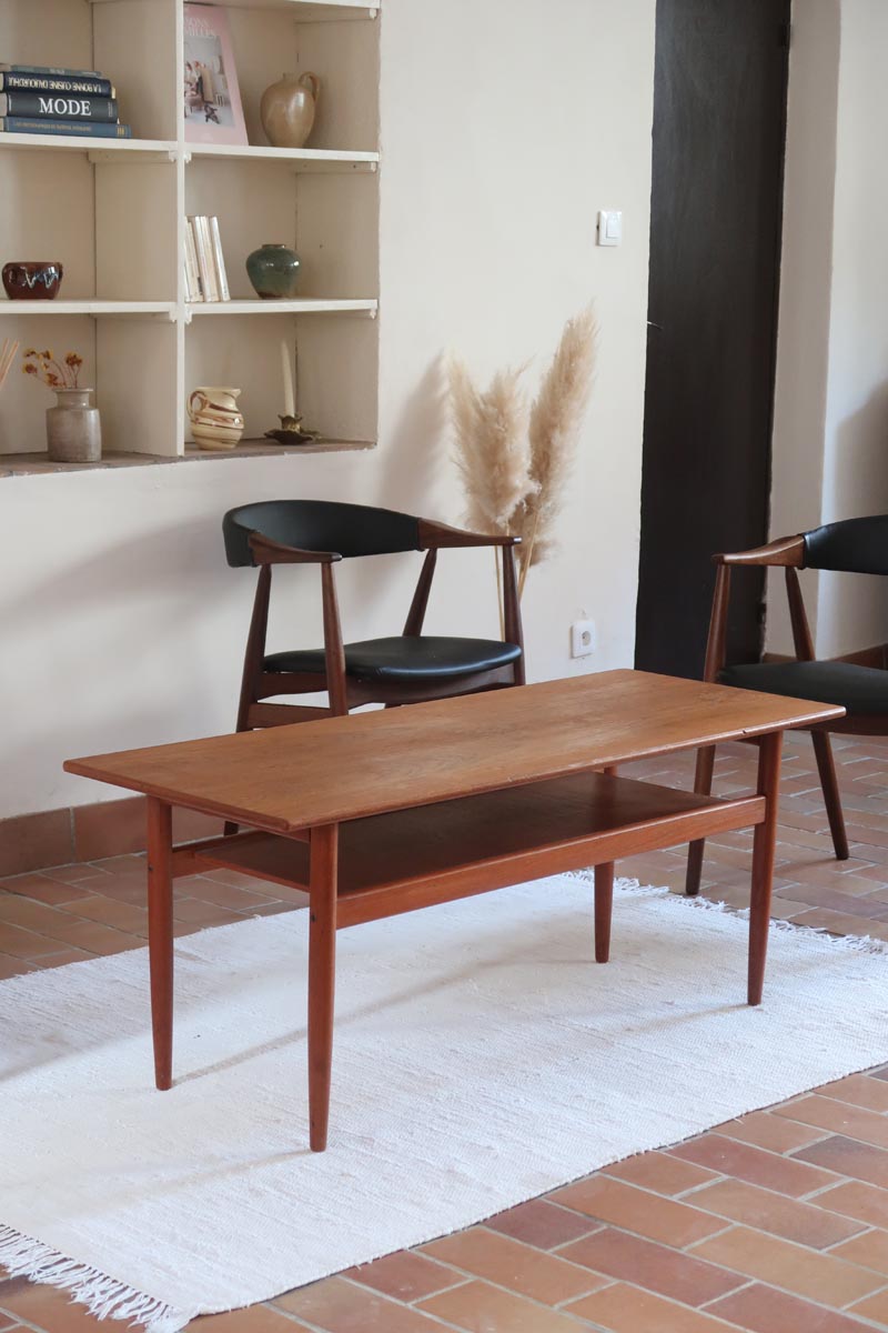 table basse scandinave en teck avec plateau bas repose magazines danemark années 60