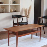 table basse scandinave en teck avec plateau bas repose magazines danemark années 60