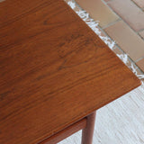 table basse scandinave en teck avec plateau bas repose magazines danemark années 60