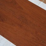 table basse scandinave en teck avec plateau bas repose magazines danemark années 60