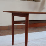 table basse scandinave en teck avec plateau bas repose magazines danemark années 60