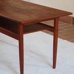 table basse scandinave en teck avec plateau bas repose magazines danemark années 60