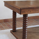 Table à manger vintage en chêne massif, pieds tournés à bobines, socle plein, plateau ouvrant central, art déco rustique esprit Charles Dudouyt