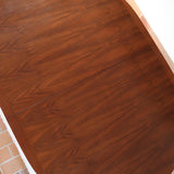 Table à manger ovale en teck avec deux rallonges intégrées, design scandinave des années 60, piètement central en bois.