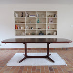 Table à manger ovale Skovby en teck, avec piètement central et deux rallonges intégrées, design danois années 60.