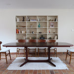 Table à manger ovale Skovby en teck, avec piètement central et deux rallonges intégrées, design danois années 60.