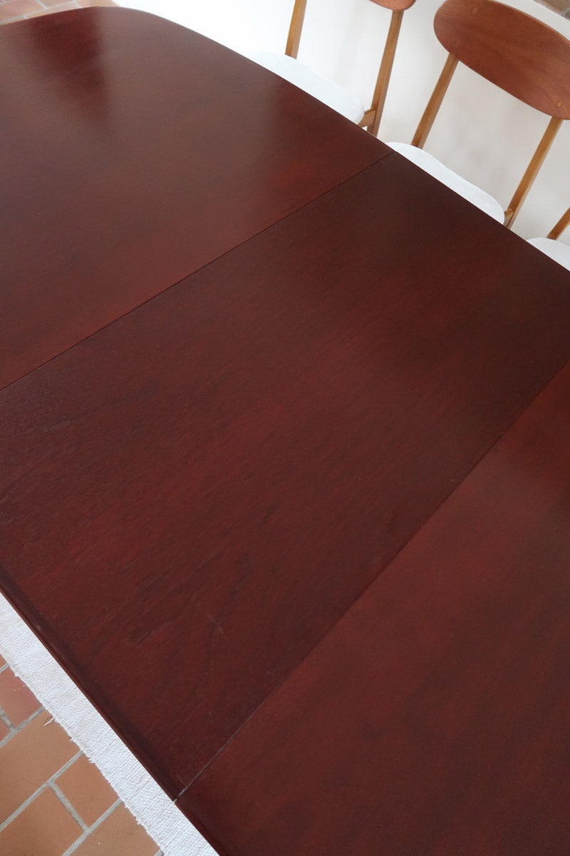 Table à manger ovale Skovby en teck, avec piètement central et deux rallonges intégrées, design danois années 60.