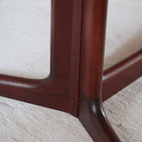 Table à manger ovale Skovby en teck, avec piètement central et deux rallonges intégrées, design danois années 60.