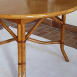 Table à manger ovale extensible bois clair piètement rotin années 70, rallonge centrale, ligatures cuir, jusqu'à 8 couverts